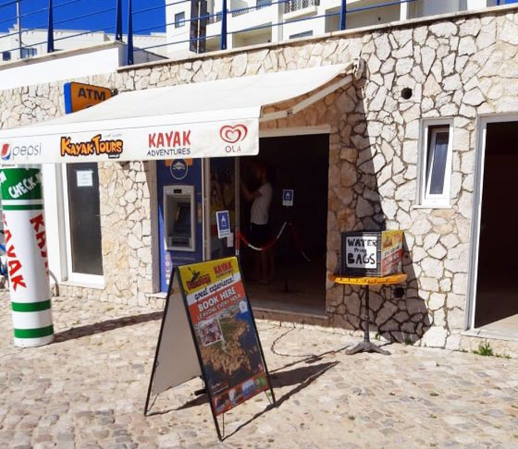 Tour de kayak nas grutas